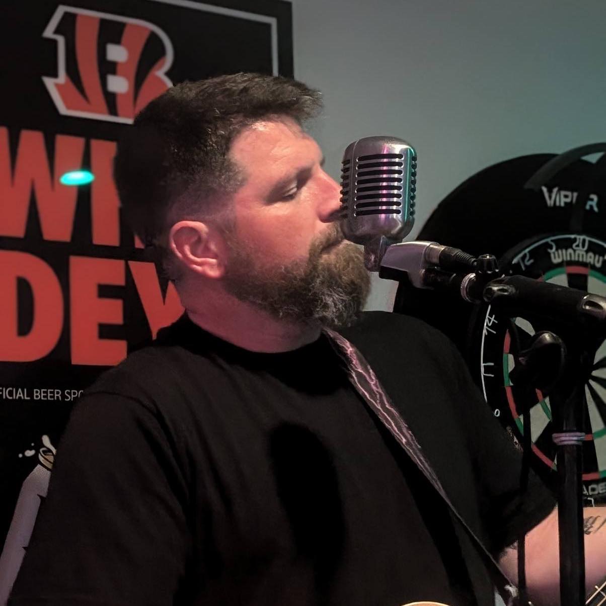 Scott Meyers close-up at the mic