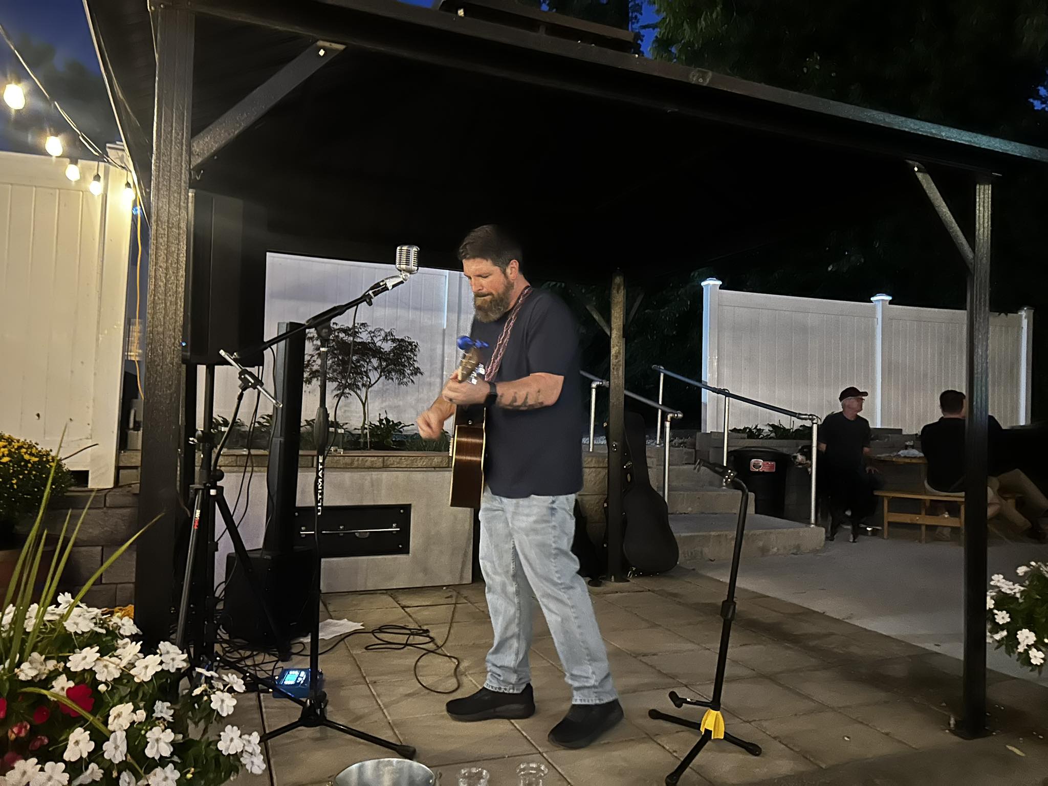 Scott Meyers full stage shot